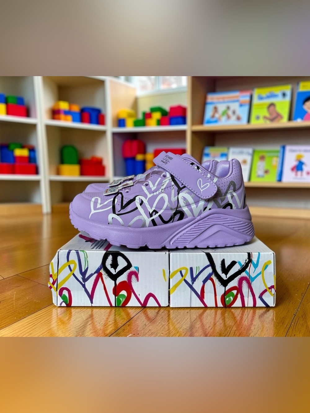 Skechers x Goldcrown: Uno Lite - Love Levitate Size 10K Brand New
